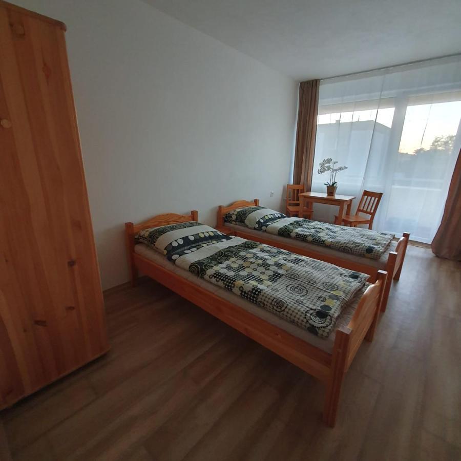 Ubytovanie Funstar Topoľčany Exteriör bild